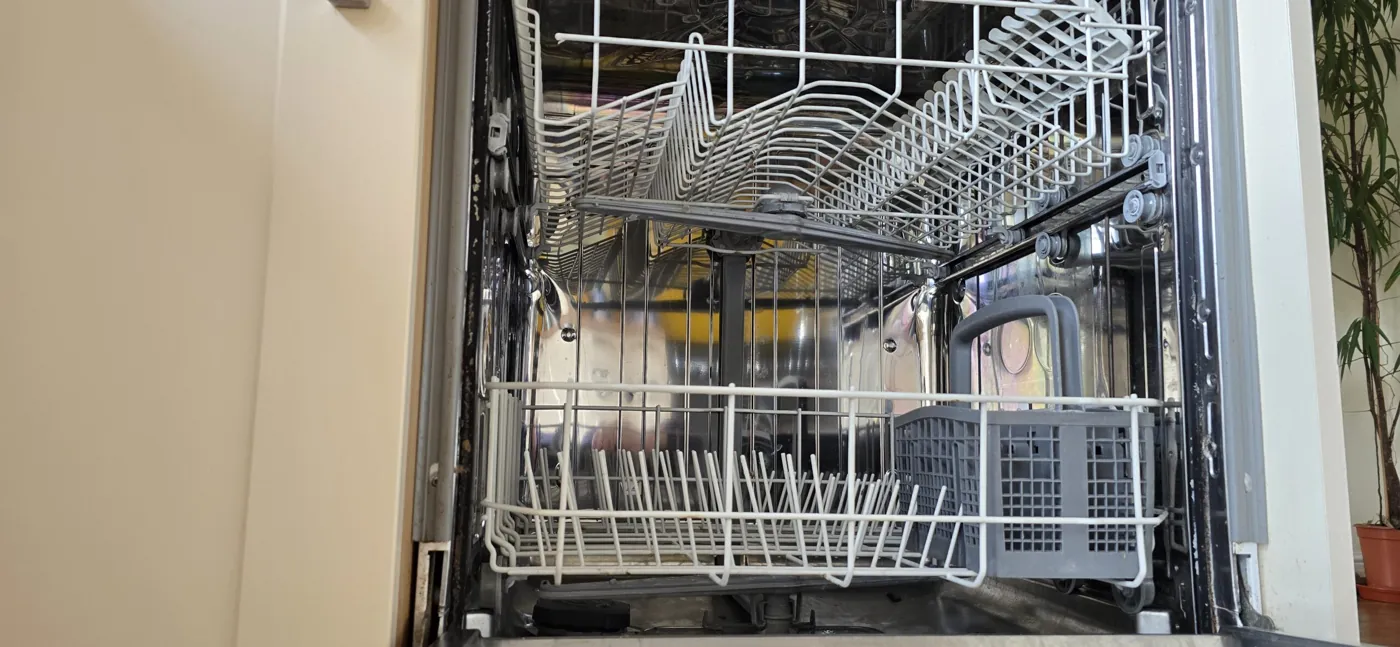 Lamona Dishwasher Leaking into the Base